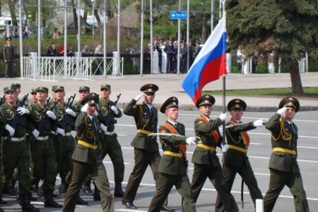 Rusija vraća vojnu obuku u škole