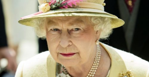 NEMOGUĆE GA JE HAKOVATI Mobilni telefon kraljice Elizabete II koristi samo lični asistent, zadužen za punjenje baterije