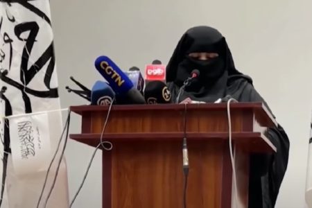 PORAZ DEMOKRATIJE U AVGANISTANU Žene zaposlene na televiziji pokrile lice