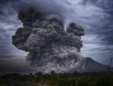 JAPAN U PRIPRAVNOSTI: Vulkan Aso izbacio pepeo u visinu od tri i po hiljade metara!