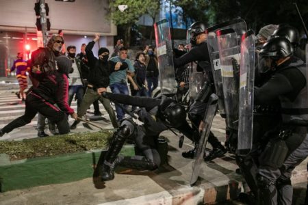 PROBILE POLICIJSKU BLOKADU, pristalice brazilskog predsjednika napravile haos