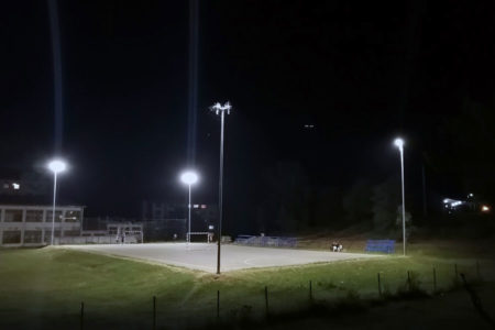 MLADI U MILJEVINI uz pomoć Vlade RS osvijetlili igralište i izgradili tribine