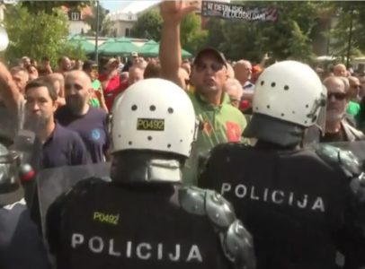 PONOVI PROTESTI KOMITA Policija čuvala manastir na Cetinju