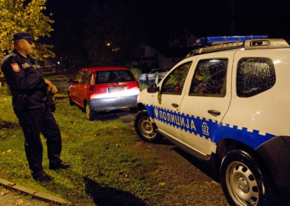 POLICIJA ZA MANJE OD DVA SATA pronašla ukradeno vozilo