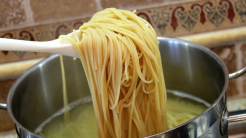 Ne bacajte vodu u kojoj ste kuvali tjesteninu, postoji najmanje 5 odličnih razloga za to