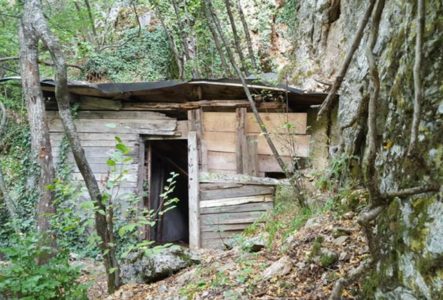 SKRIVENA TAJNA JNA: Ova zapuštena koliba u šumi skriva jednu od najvećih misterija bivše Jugoslavije (FOTO)
