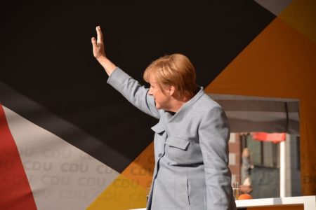EVROPSKI LIDERI aplauzom ispratili Angelu Merkel (VIDEO)