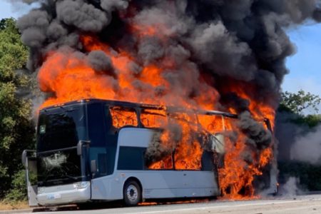 autobus gori u plamenu saobraćajna nesreća
