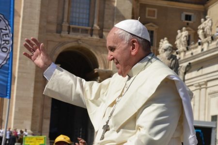 „ŽALOSNA PRAKSA“ Papa pozvao na globalnu zabranu surogat majčinstva