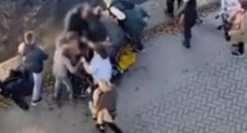 HEROJ RUSKIH MEDIJA Hrabri policajac spasao djevojčicu koja se davila u rijeci!(VIDEO)