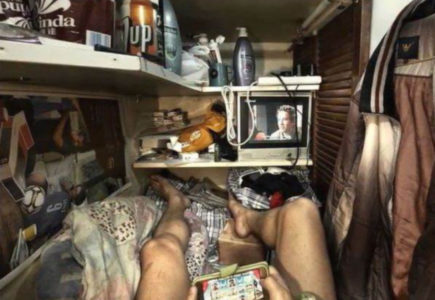 NEHUMANI USLOVI ŽIVOTA U HONGKONGU: Unutar stanova veličine sanduka i kaveza (FOTO)