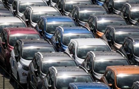 „GRAĐANI ĆE SIGURNO MORATI DIZATI KREDIT ZA AUTO“ Srpsku očekuje novi rast cijena polovnjaka