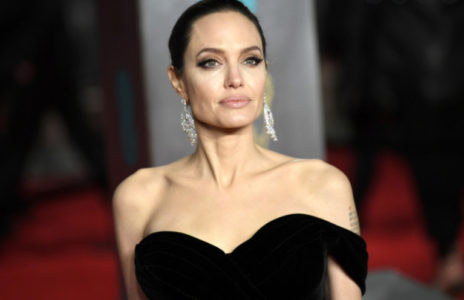 Anđelina Đoli zablistala u Versaceovoj haljini na premijeri filma „Eternals“ u Rimu