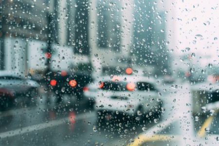 STANJE NA PUTEVIMA: Potrebna oprezna vožnja zbog padavina i odrona