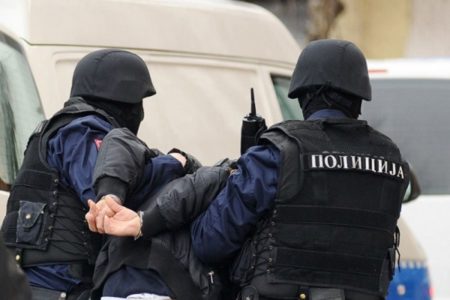 UHAPŠEN PRATILAC MINISTRA LUČIĆA: Tokom „simuliranog otkupa“ policajcima prodao 10 kilograma spida