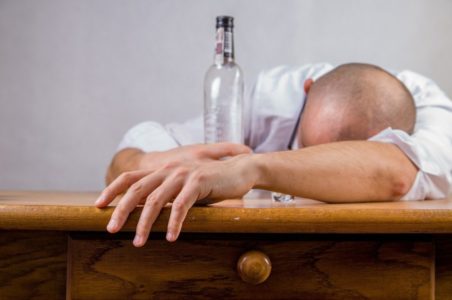 RUSI SE OTROVALI ALKOHOLOM, preminule 24 osobe