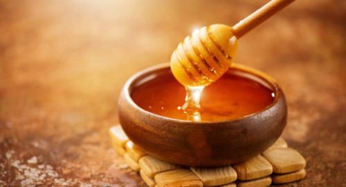 KORISTAN JE I ZA ISHRANU i kao lijek: Kašika meda može da pomogne u ublažavanju iritacije i kašlja
