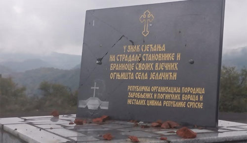 PO ČETVRTI PUT: Oskrnavljena spomen-ploča posvećena ubijenim Srbima