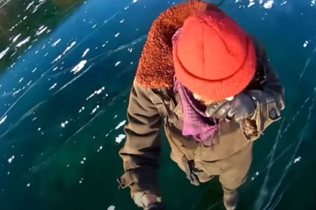 PROŠETAO PO ZALEĐENOJ POVRŠINI Bajkalskog jezera. Video postao hit