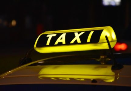 taksista taksimetar vozilo
