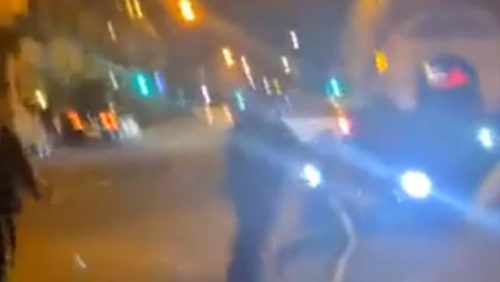 JEZIVA NOĆ U ENGLESKO! Udarci, krici i krvoproliće, tukli se mačetama nasred ulice (UZNEMIRUJUĆI VIDEO)
