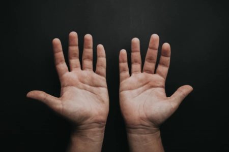 Pogledajte oba dlana i potražite TAJNI SIMBOL: Ako imate urezano slovo „X“ sudbina vam je već određena!