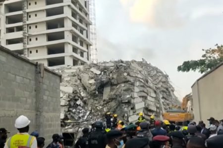 NAJMANJE ŠESTORO POGINULO u rušenju zgrade! (VIDEO)