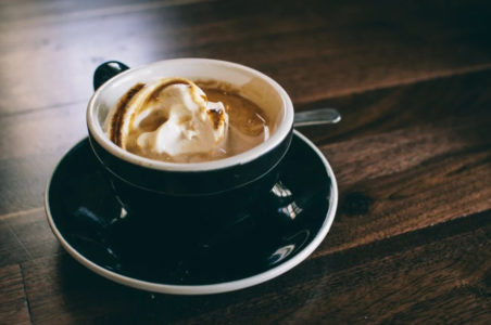4 znaka koja govore da konzumirate previše kofeina