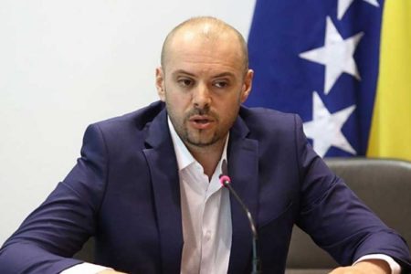RADANOVIĆ: U šest kantona FBiH sa bošnjačkom većinom u 24 ministarstva ne radi nijedan Srbin