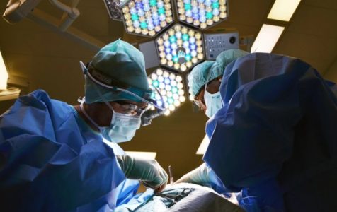 VIC DANA Mujo pred operaciju noge pita hirurga…