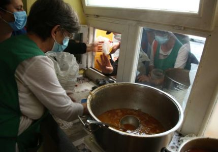 JAVNOJ KUHINJI „MOZAIK PRIJATELJSTVA“ nedostaju namirnice da bi pripremili OBROK ZA 700 GLADNIH