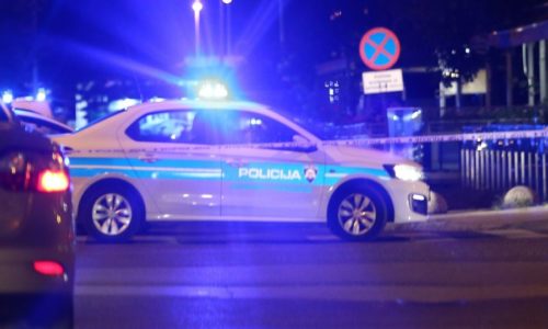 TEŠKA SAOBRAĆAJKA KOD RIBNIKA: Vozač i maloljetni suvozač prevezeni na UKC Srpske!