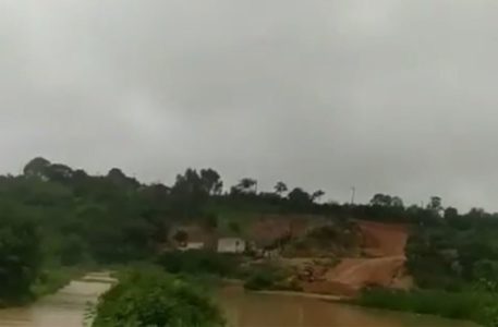 UZBUNA I HITNA EVAKUACIJA STANOVNIŠTVA: Jaka kiša dovela do pucanja brane! (VIDEO)