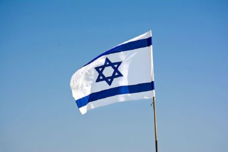 „KADA CIVILI IMAJU ORUŽJE, MOGU DA SE BRANE“ Izraelci od sada lakše do oružja