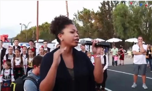 DOBAR GLAS DALEKO SE ČUJE Portorikanka zapjevala “Bože pravde” i raspametila Kaliforniju (VIDEO)