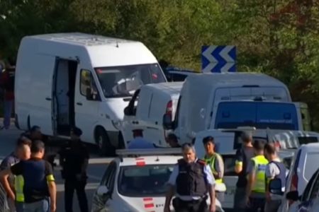 TRAGEDIJA U ŠPANIJI Kamion udario u kontrolni punkt, poginulo 6 osoba