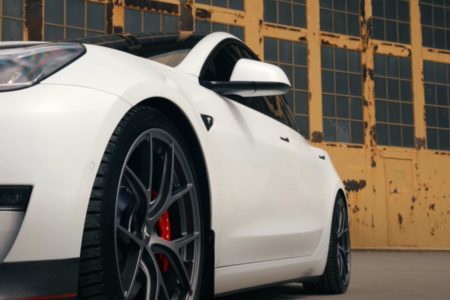 NJEMAČKA AGENCIJA ZA BEZBJEDNOST SAOBRAĆAJA Sa tržišta povlače 59.000 vozila na električni pogon „Tesla“