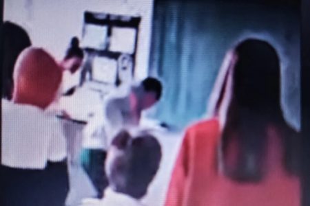 BRUTALNO IŽIVLJAVANJE! Zastrašujući snimak vršnjačkog nasilja u školi u Nevesinju zgrozio javnost