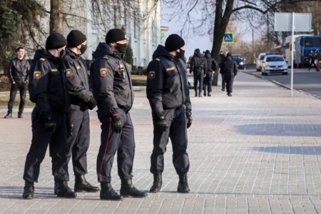 TERORISTIČKI NAPAD U RUSIJI Bacili bombu na policiju, pa otvorili vatru iz automatskog oružja