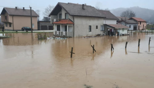 VODA PRODRLA DO KUĆA Nove poplave u Visokom i Kiseljaku