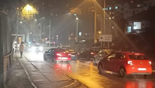 SUDARILA SE DVA AUTOMOBILA U BANJALUCI: Zbog udesa gužve u OVOM dijelu grada