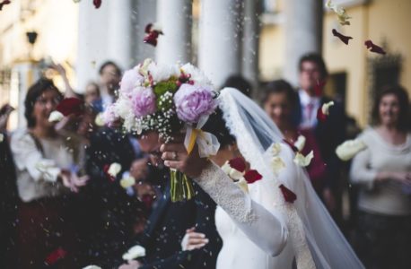 ZAMJENA ZA KONFETE Novi trend na vjenčanjima: Stručnjaci pozivaju na zabranu