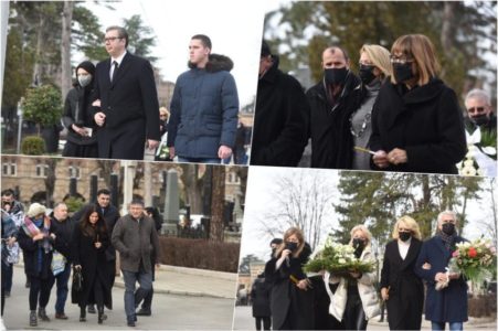 SAHRANA KSENIJE VUČIĆ: Milica i Danilo u pratnji oca Aleksandra stigli na groblje, PRIMAJU SAUČEŠĆE (FOTO/VIDEO)
