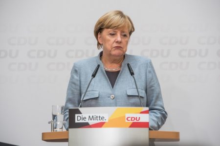PORED SVE MUKE JOŠ I OVO: Opljačkana Angela Merkel
