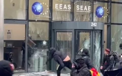 HAOS NA PROTESTU U BRISELU: Napadnute INSTITUCIJE EU, širom grada sukobi sa policijom! (VIDEO)