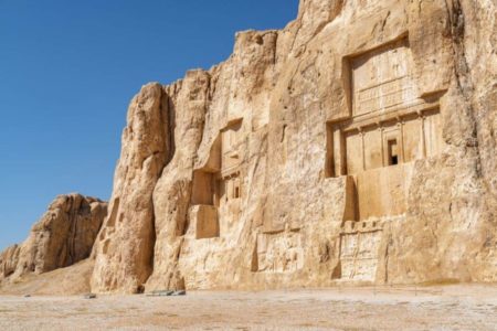 BOGATO NALAZIŠTE PERZIJSKE BAŠTINE: Nakš-e Rustam – grobnice ahemenidskih kraljeva (FOTO)