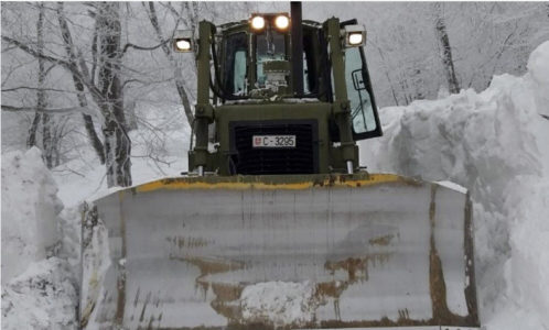HAOS NA PUTEVIMA Obilne padavine zahvatile Srbiju, vojska čisti snijeg