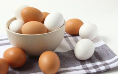 KOJA JE RAZLIKA IZMEĐU bijelih i smeđih jaja?