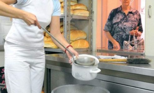 JEDNA STVAR JE POVEĆANA KOJU LJUDI NE VIDE Obrok u javnoj kuhinji traži više od 1.200 ljudi