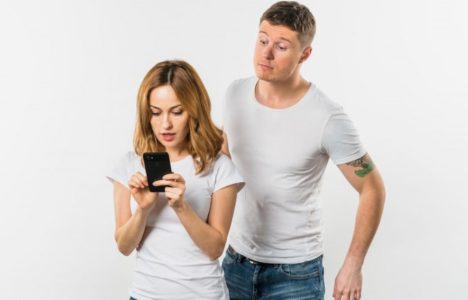 OBRATITE PAŽNJU NA OVE ZNAKOVE Društvene mreže mogu otkriti da li je žena nesretna u braku ili vezi